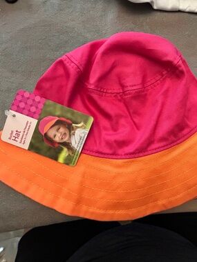 2 kids bucket hats - New with tags